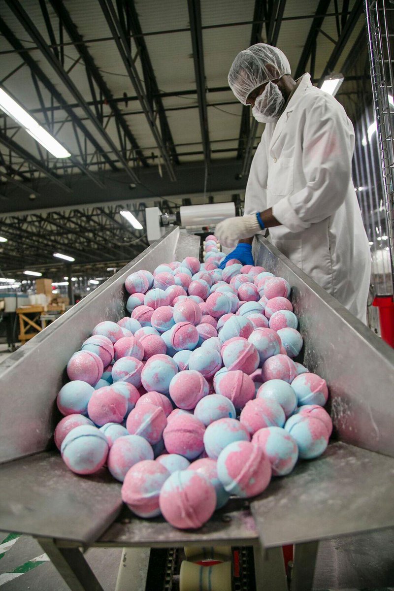 accel_packaging's tweet photo. INNOVATION▫️ASSEMBLY▫️REINVENTED
Today we celebrate Manufacturing Day &amp; the next generation of innovators #MFGDay19 #manufacturing #bathbombs #retail #innovation #MFGDay19 https://t.co/a5uc5lbu4m