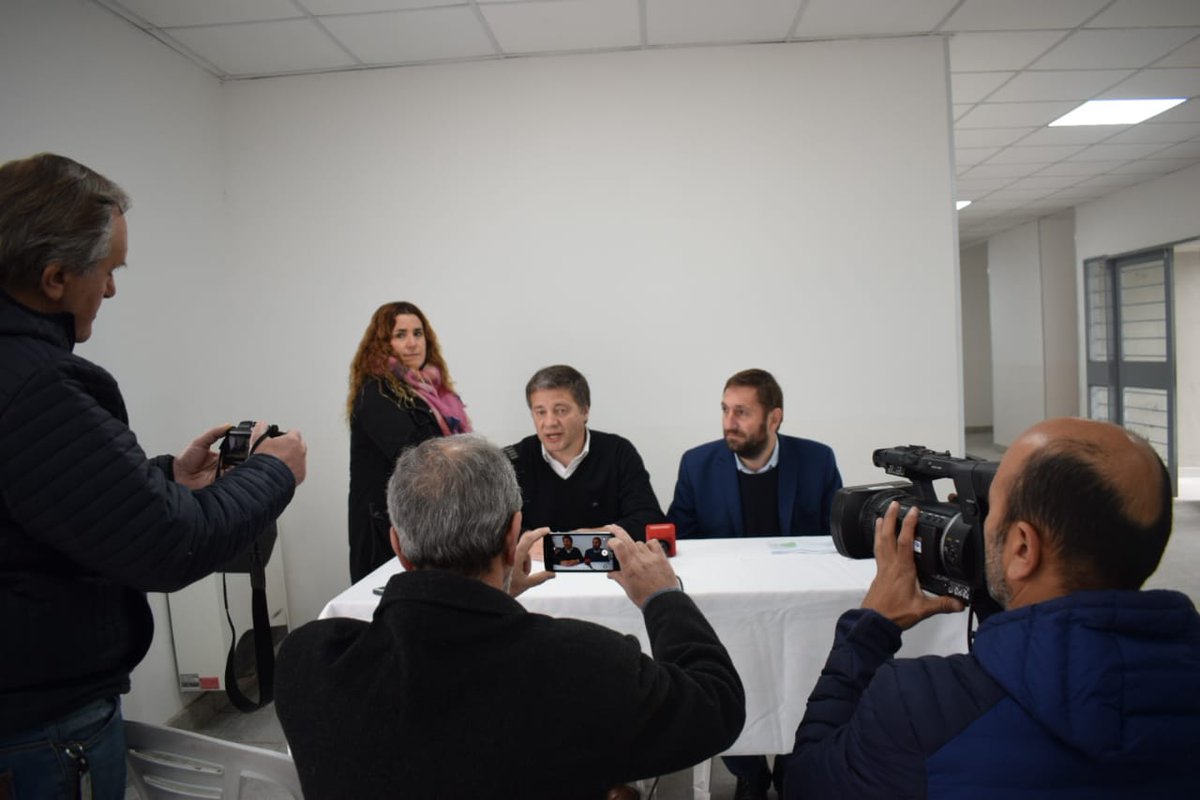 Falvarezdecelis's tweet photo. En #Bolivar junto a @Moran_Ok compartimos con los medios locales los avances de la #obra #pública, las transformaciones logradas y los proyectos para que los bolivarenses tengan 
 #UnMejorLugarDondeVivir. https://t.co/Q571HcKVOO