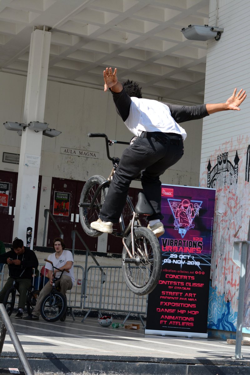 VU_Pessac's tweet photo. #VU22 Hier c'était le lancement de la nouvelle édition des VU sur le parvis Aula Magna avec @univbordeaux et @UBMontaigne en musique et en bmx !!
Merci à tous ceux qui étaient présent et à très vite sur le campus du 29 oct. au 3 nov.
Pour en savoir + : ➡️https://t.co/y6r4e7I321 https://t.co/MMsdTIu9zy