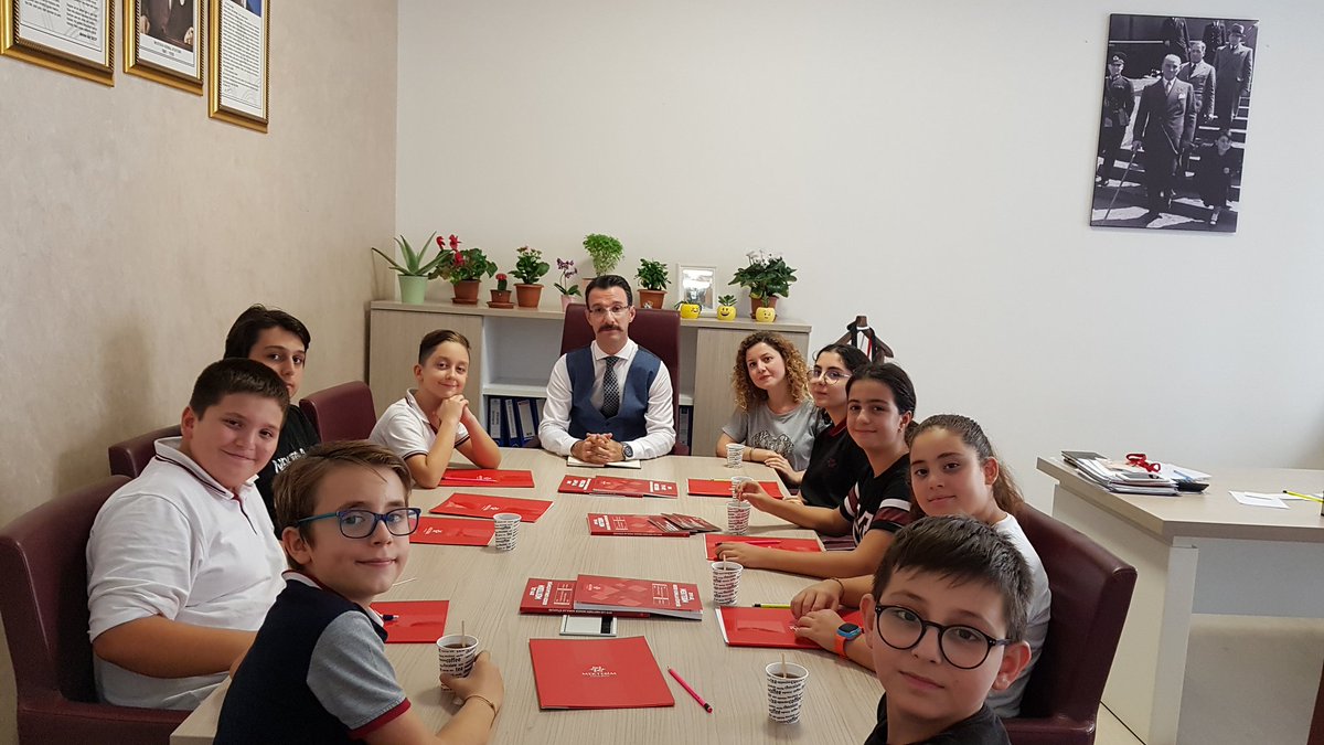 mutlu_ylmzz's tweet photo. #mektebimbeylikduzukampusu olarak "SİZİ Dinliyoruz" başlıklı toplantılarımızı Ortaokul başkanımız ve sınıf başkanlarımız, rehber öğretmenimiz ile gerçekleştirdik.Toplantının içeriğinde öğrencilerin görüş ve önerilerine yer verildi. #mektebim #gelecekbenim #egitim40 https://t.co/IPX7vKilJo