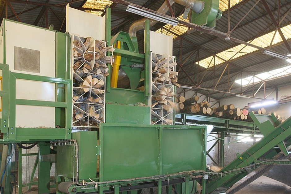 PEZZOLATO_SPA's tweet photo. TLA 15 #Pezzolato customized #firewoodprocessor with #drumscreener
#firewood #kindling #splittingwood #brennholz #kettensäge #logsplitter #薪活 #feuerholz #firewoodfordays #woodsplitter #kaminholz #polttopuut #kayubakar #holzmachen #再生可能エネルギー #logsplitting #참나무장작 https://t.co/7oPmGTPJu4