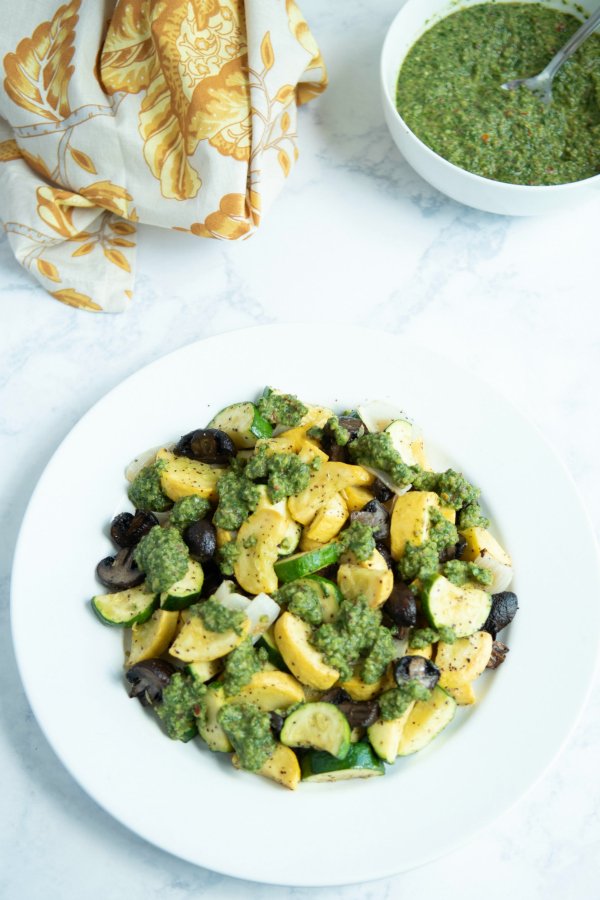 liveluvtx's tweet photo. #ad Mix things up for dinner with cilantro chimichurri roasted veggies! Inspired by Austin’s Yuyo, I made this recipe based on their Vegetales a la Brasa with locally grown veggies from #FreshFromWalmart. Full recipe here: https://t.co/2w9CsY9Zw6 #RediscoveringAmerica @Walmart https://t.co/LihRefZ08I