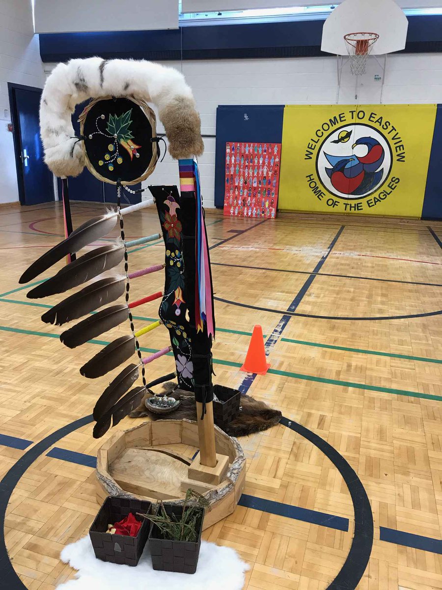 EastviewLibrary's tweet photo. Eastview remembering Missing and Murders Indigenous Women. #missingandmurderedindigenouswgssts @tdsb @UIEC_Tdsb @TPSmkwa #sistersinspirit https://t.co/adSHrmo5Gk