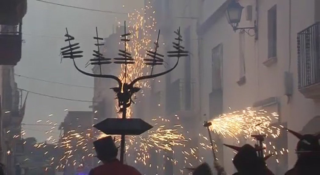 🎥 Sant Pere de Ribes, a punt de viure la desena edició del Correspurnes. Setze colles infantils de diables participaran d'aquest correfoc,. @PetitsRibes #SPRibes <a href="/santperederibes/">Sant Pere de Ribes</a> #Correspurnes19 canalblau.alacarta.cat/garraf-noticie…