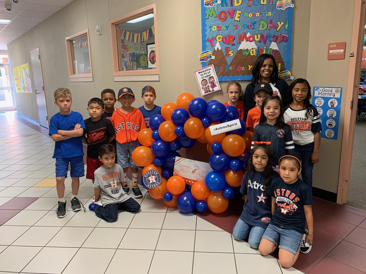 Astros day in Mrs. Herrera's 1st grade at Travis Elementary!! Take it back, Stros! <a href="/CovestroBaytown/">Covestro Baytown</a> @Astros <a href="/OrbitAstros/">Houston Astros Orbit</a> #AstrosSpirit #STEM