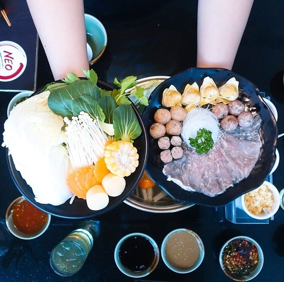 salehere1's tweet photo. 📣 #แท็กเพื่อนสายแหลกแป๊บ เพราะ Neo Suki จัดชุดสุกี้แสนอร่อยในราคาเบาๆ กับสุกี้ชุดกวางตุ้ง ลดเหลือ 199 บาท (ปกติ 259 บาท)
📅 วันที่ 1 ต.ค. - 30 พ.ย.62 เฉพาะวันจันทร์-วันศุกร์ (ยกเว้นวันหยุดราชการ และวันหยุดนักขัตฤกษ์)
📍 ที่ Neo Suki ทุกสาขา
#SaleHere #NeoSuki https://t.co/ac9gy5e2Ey