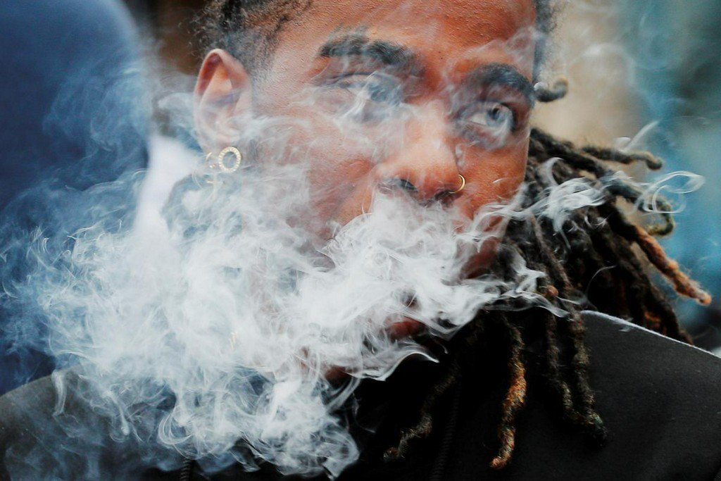 From <a href="/Reuters/">Reuters</a> - U.S. vaping-related deaths rise to 18, illnesses surpass 1,000: CDC.
--
We are raising awareness in the high schools across the US. Please help educate students, parents, and administrators.

donorbox.org/prevent-teenag…

#vape #vaping #vapedeath #juul #addiction