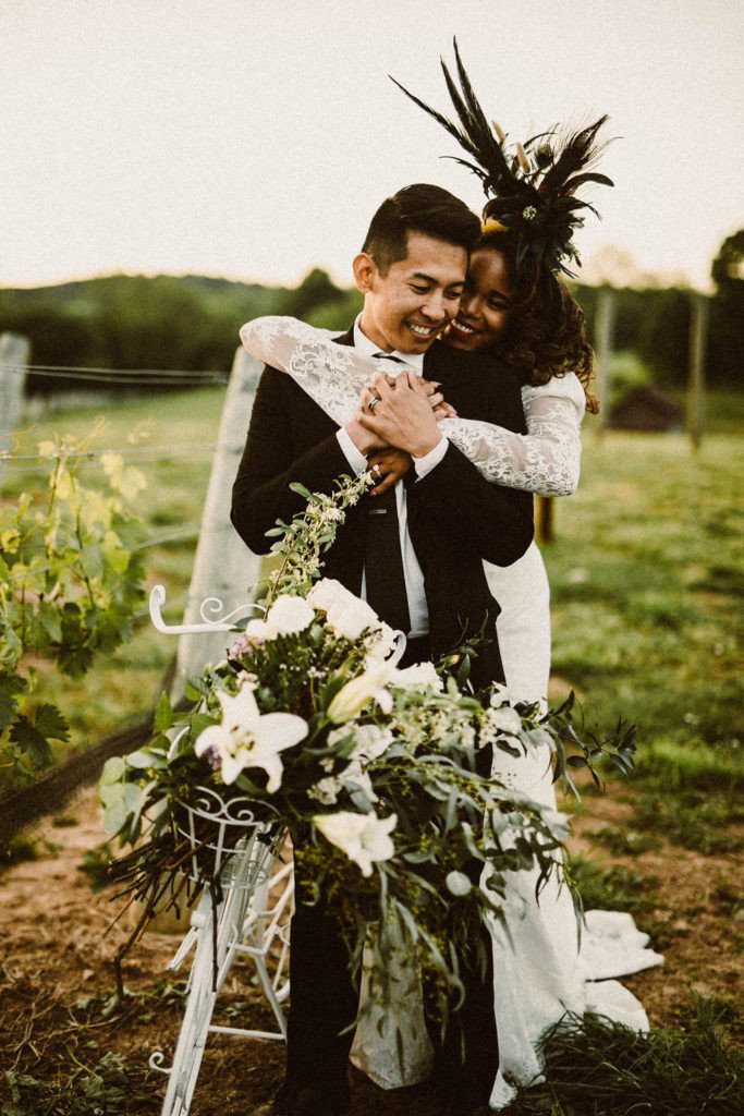 munaluchiBride's tweet photo. Summer Love: Virginia Vineyard Styled Shoot
The simplicity of summer sets the tone for this vineyard inspired shoot. Read more into this sunny and bright shoot on our blog now, click the link! #munaluchibride #munaluchi #virginiabride
https://t.co/mgwygng0es https://t.co/T9pplHJPEv