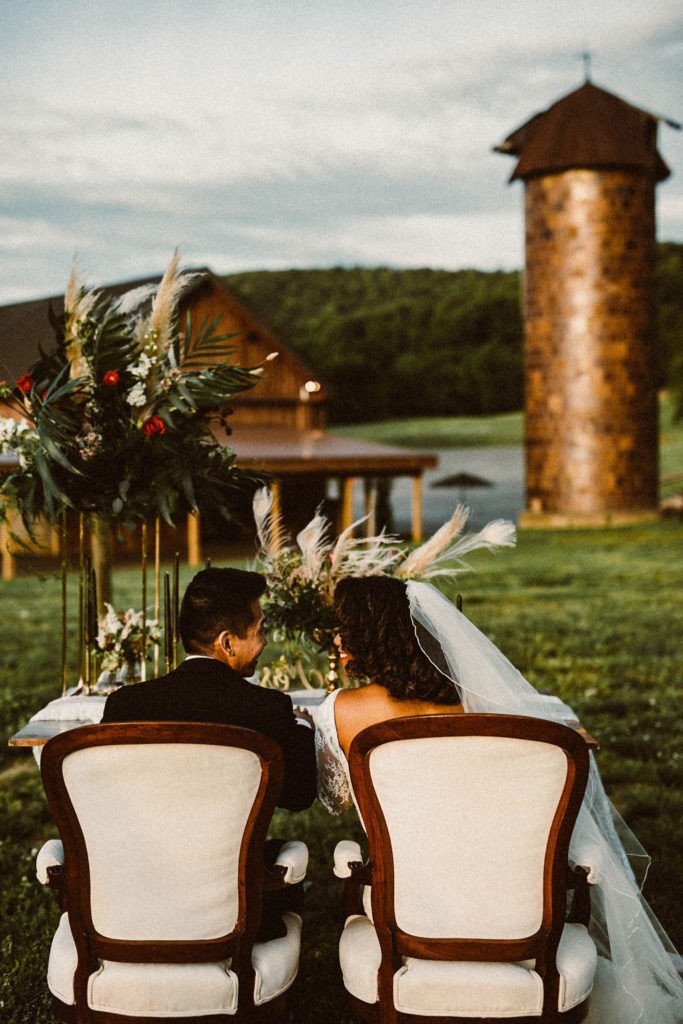 munaluchiBride's tweet photo. Summer Love: Virginia Vineyard Styled Shoot
The simplicity of summer sets the tone for this vineyard inspired shoot. Read more into this sunny and bright shoot on our blog now, click the link! #munaluchibride #munaluchi #virginiabride
https://t.co/mgwygng0es https://t.co/T9pplHJPEv