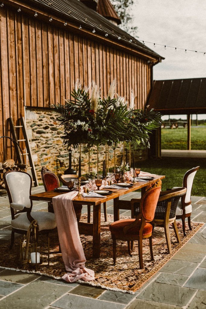 munaluchiBride's tweet photo. Summer Love: Virginia Vineyard Styled Shoot
The simplicity of summer sets the tone for this vineyard inspired shoot. Read more into this sunny and bright shoot on our blog now, click the link! #munaluchibride #munaluchi #virginiabride
https://t.co/mgwygng0es https://t.co/T9pplHJPEv