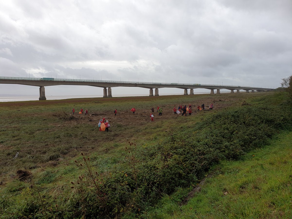 Well done @PembrokePrimary for clearing 10 bags of rubbish from Sudbrook foreshore.  Learnt loads about the Severn estuary shore and marine litter during the day too.  #MarineCleanCymru @Keep_Wales_Tidy