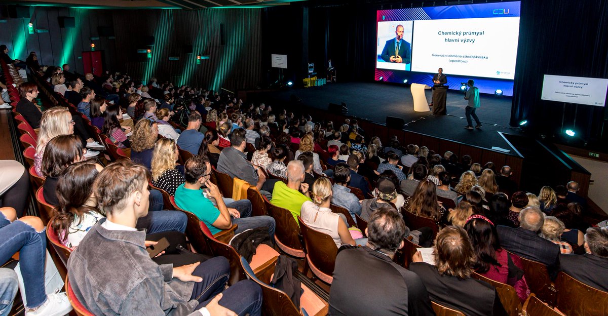ORLENUnipetrol's tweet photo. Téměř 300 účastníků si nenechalo ujít konferenci o inovativním vzdělávání a jeho současných trendech s názvem #4EDU. Záznam konference najdete zde: https://t.co/rMR59wdRp0 #NadaceUnipetrol @VSCHT @hcverva #edu360 https://t.co/vVrgff8X8v