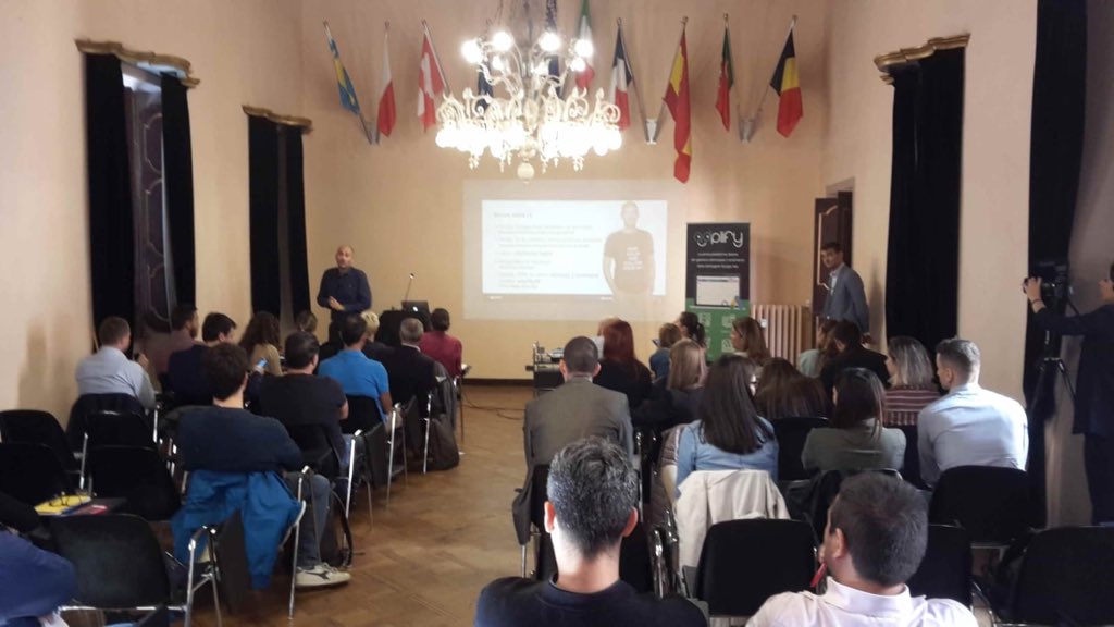 adplify's tweet photo. Giornata formativa con l’#AdplifyAcademy Live! Tanti gli interventi dei maggiori esperti di #GoogleAds che hanno parlato di automazioni e tecniche per ottimizzare le Campagne Ads. #Roma #MarketingAutomation @srinzivillo @chiarastorti @Gianps @TomasoUliana #FabioMilione https://t.co/BlWiU0auMv