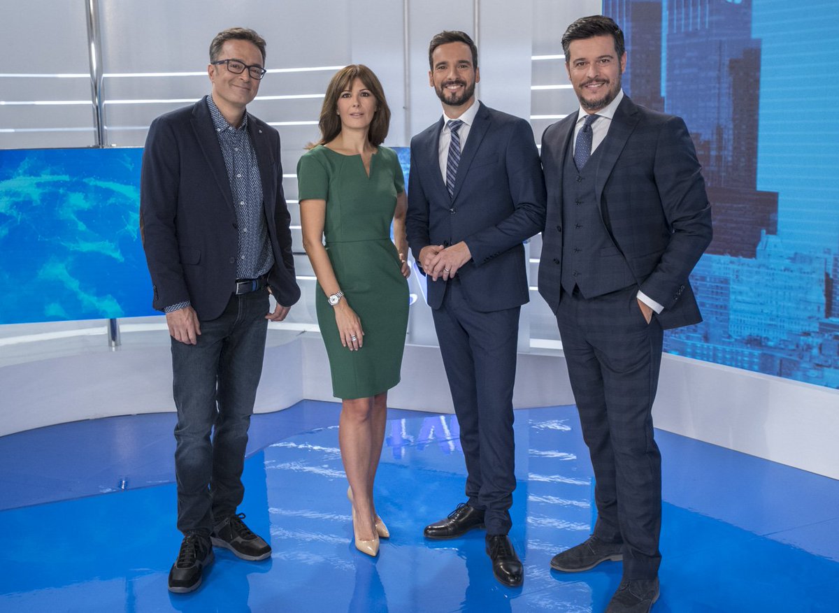 telediario_tve's tweet photo. Comienza el #TD1FS del sábado con Lluís Guilera y Lara Siscar; en los deportes con Marcos López y @mbarreiro_tve en la información del @ElTiempo_tve
📺 https://t.co/CpUM142fUV https://t.co/n9vQKFRmbi