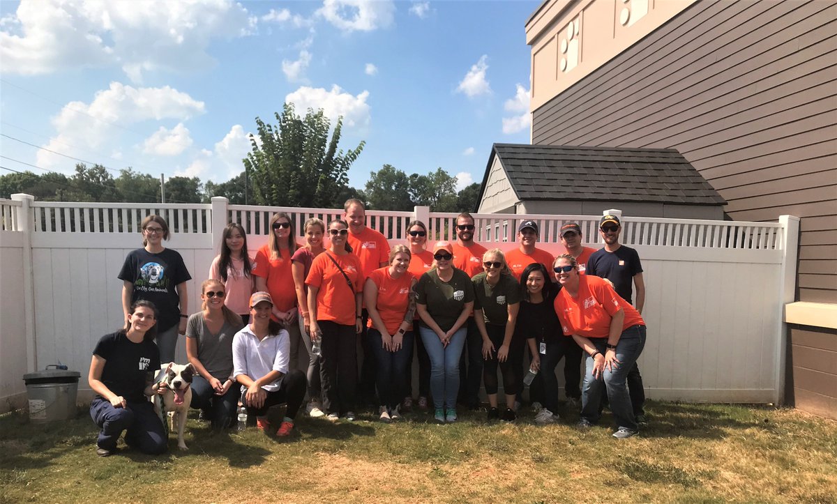 We had such a great time volunteering with the LifeLine Animal Project yesterday! Love seeing our teams come together to support the community. 🐶🐱 #HomeDepot  #TeamDepot #HDProud