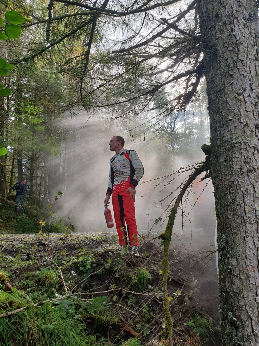 Brad84MJ's tweet photo. Massive off for @JariMattiWRC both out of the car. Same spot as @ElfynEvans this morning. @Becsywecsy @voiceofrally @OpensTightens #WRCLive @OfficialWRC https://t.co/48mGMh211f