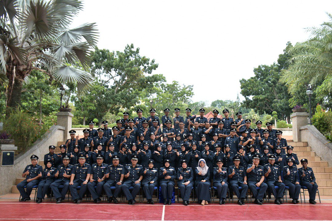 HamidAzimah's tweet photo. Penutupan kursus Asas Gred W41 dan W29 Akedemi Kastam Melaka https://t.co/SgZrQoTRmz
