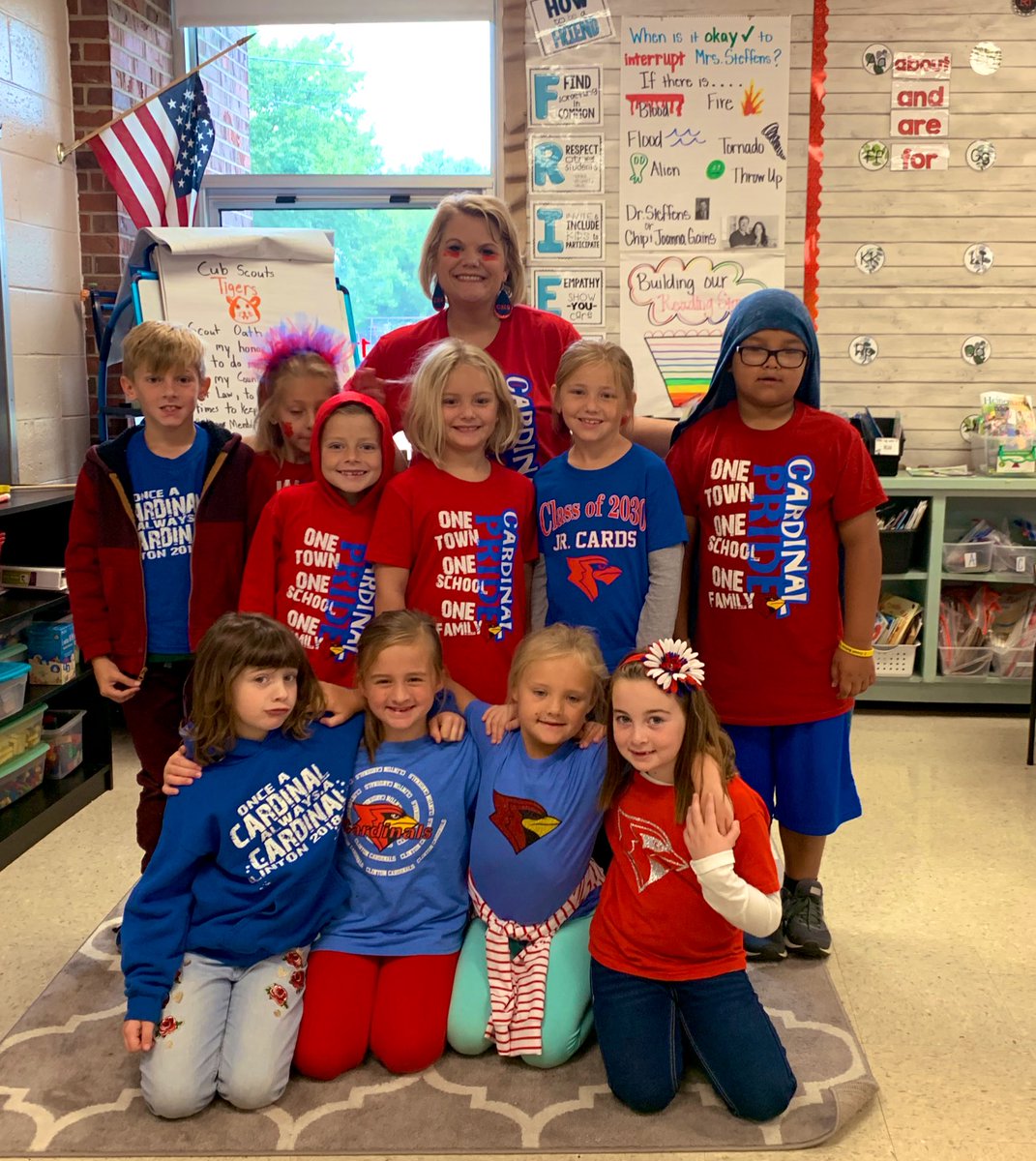 MrsS_Steffens's tweet photo. We’ve got spirit!  Yes we do!  We’ve got spirit, how ‘bout you?? https://t.co/mUsIMiLD3a