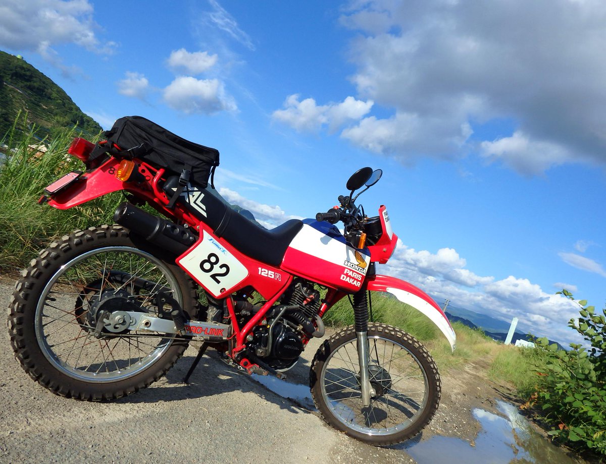 みけらん とりあえずみんな自分のバイクの写真で一番好きなやつ一枚貼って見せてよ 雨上がりのxl125rパリダカール これを撮った頃のパリダカくんは本当にピカピカでした