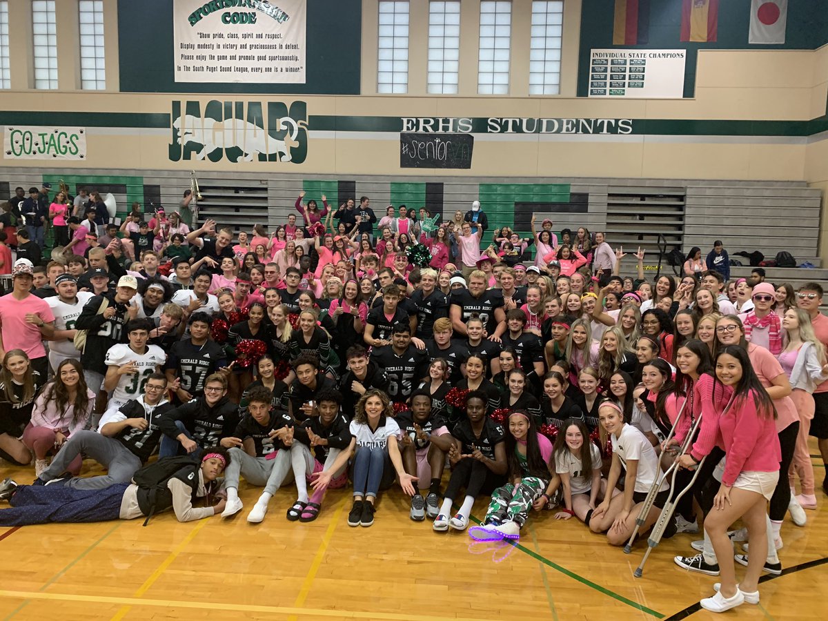 JordanWtv's tweet photo. Great turnout for our first #k5peprally of the season! 💚🖤@JagNationFB @GOJAGSathletics @JakeERJaguar1 #GoJags #AllIn  #JagNation #WErER #k5sports #k5fall https://t.co/RibpWkjq7n
