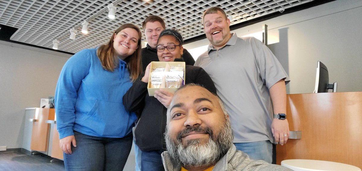 HighlandsSprint's tweet photo. Positive Impressions is the #sprintway. Thank you @tracySprint for the cookies. #jjstrong @justincook83 @jbarne30 @mark_nachman @SprintMidAtl https://t.co/aSTgV6aaOz