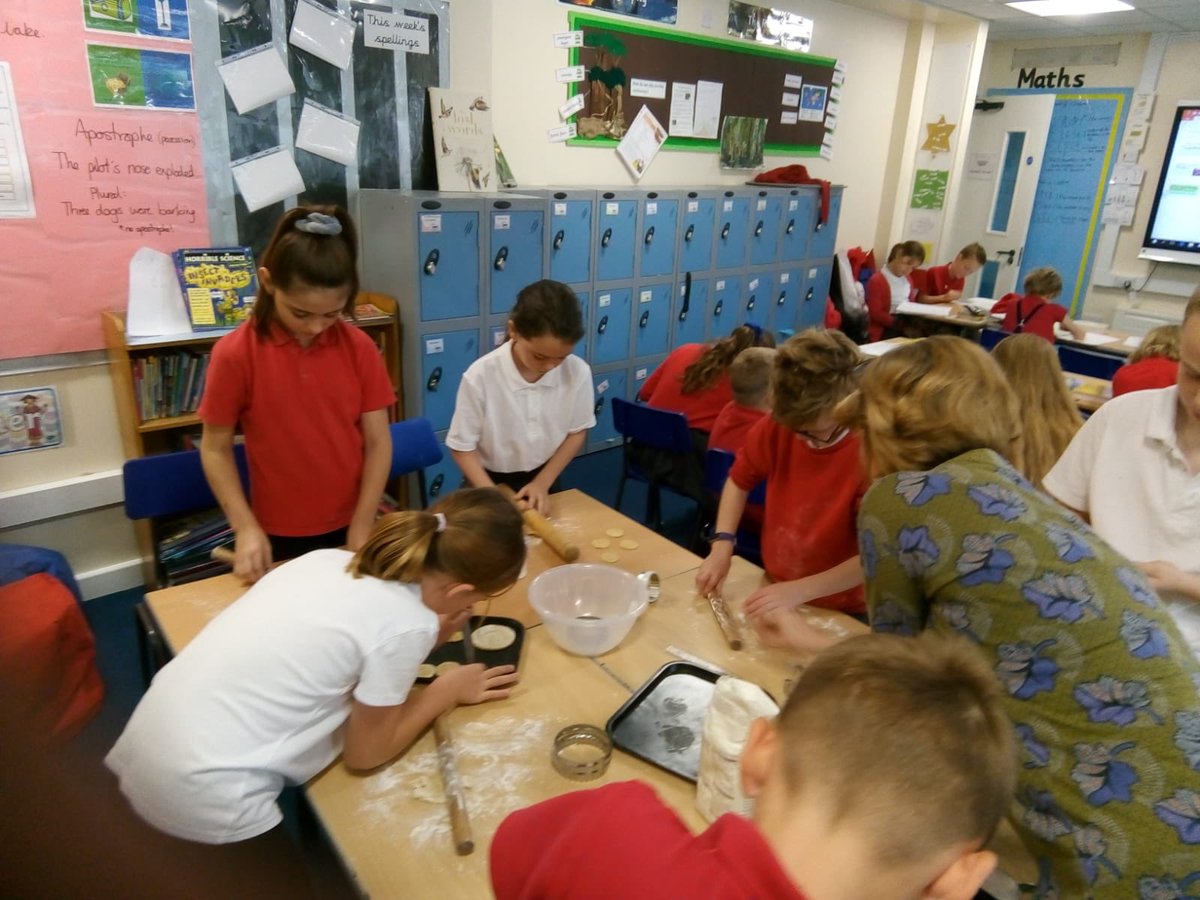DringhousesPS's tweet photo. Class 9 have been doing their bit to help combat deforestation. We used cooking techniques including rolling & cutting to make our delicious palm oil-free biscuits. #DringDT #DringGeog https://t.co/ryDFft464d