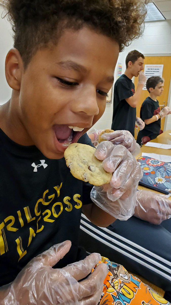 YorkSuburbanMS's tweet photo. Just a few pictures from Caught In the Middle Day at YSMS.  The students are having an amazing time exploring their personal interests and learning about different careers! #ysmsgotpride https://t.co/Ku1w6aF1dy