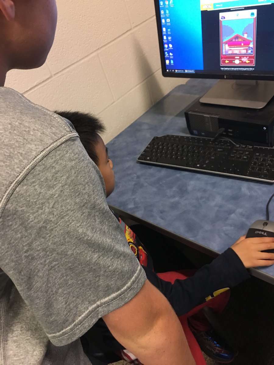 KimHenrick1's tweet photo. Helping our kindergarten students in the learning commons. ⁦@AlexMuirPS⁩ https://t.co/1jK6l74FUu