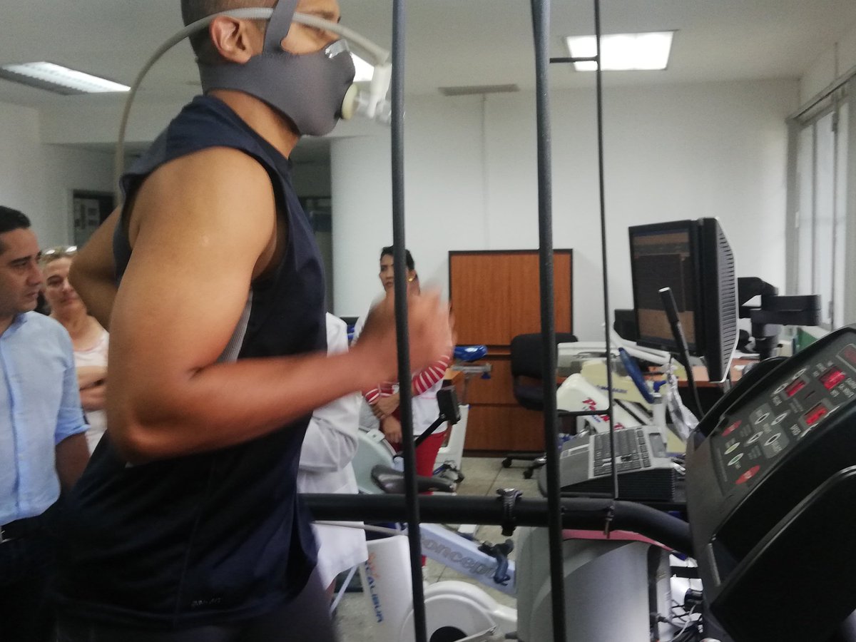 INDeporteVE's tweet photo. El viceministro de Deporte de Rendimiento, @AmaranteVen, realizó este viernes un recorrido por los diferentes departamentos del área de Ciencias Aplicadas al Deporte y ratificó su respaldo al sector médico y científico del @MinJuventdyDep
e @indeporteve
. 
#GrandeVzla 🇻🇪🇻🇪🇻🇪 https://t.co/Z4RvC87hRW