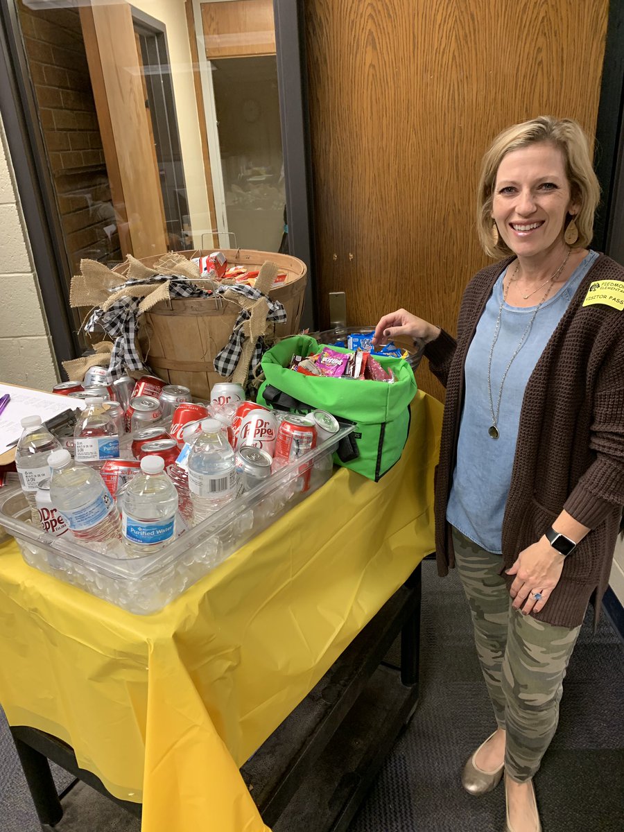 PesWildcats's tweet photo. We have the best PTO!  They spent their morning selling Temporary Wildcat Paw Print Tattoos and then they spoiled our teachers with a Treat Trolley this morning!  Thank you for taking care of our students and teachers! #PiedmontFocus #RelationshipsMatter https://t.co/IxTnI7bwzv