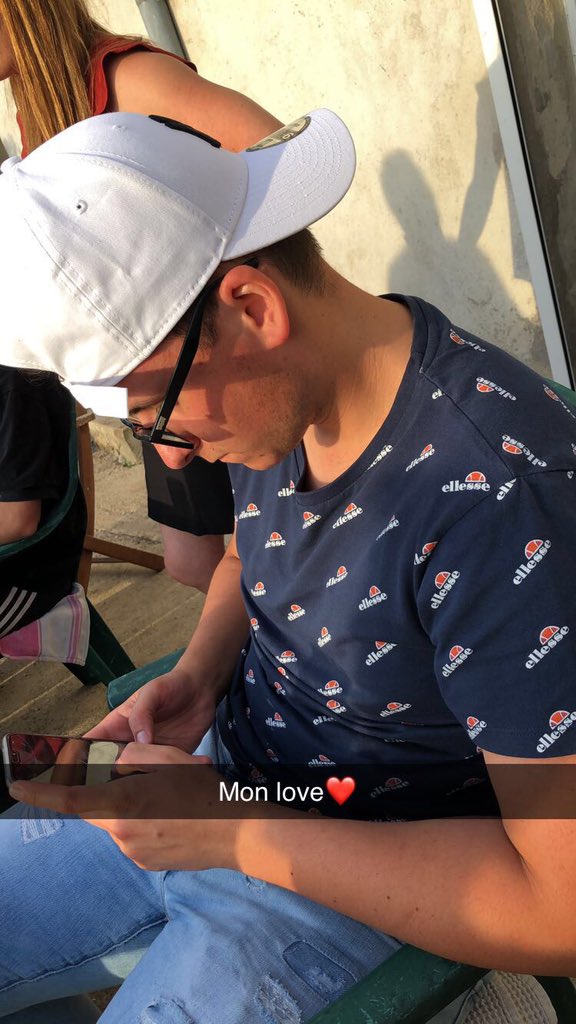 Maarioon_mdr's tweet photo. Parce qu’il me rend heureuse chaque jours ❤️ #NationalBoyfriendDay https://t.co/pYuu4juoyE