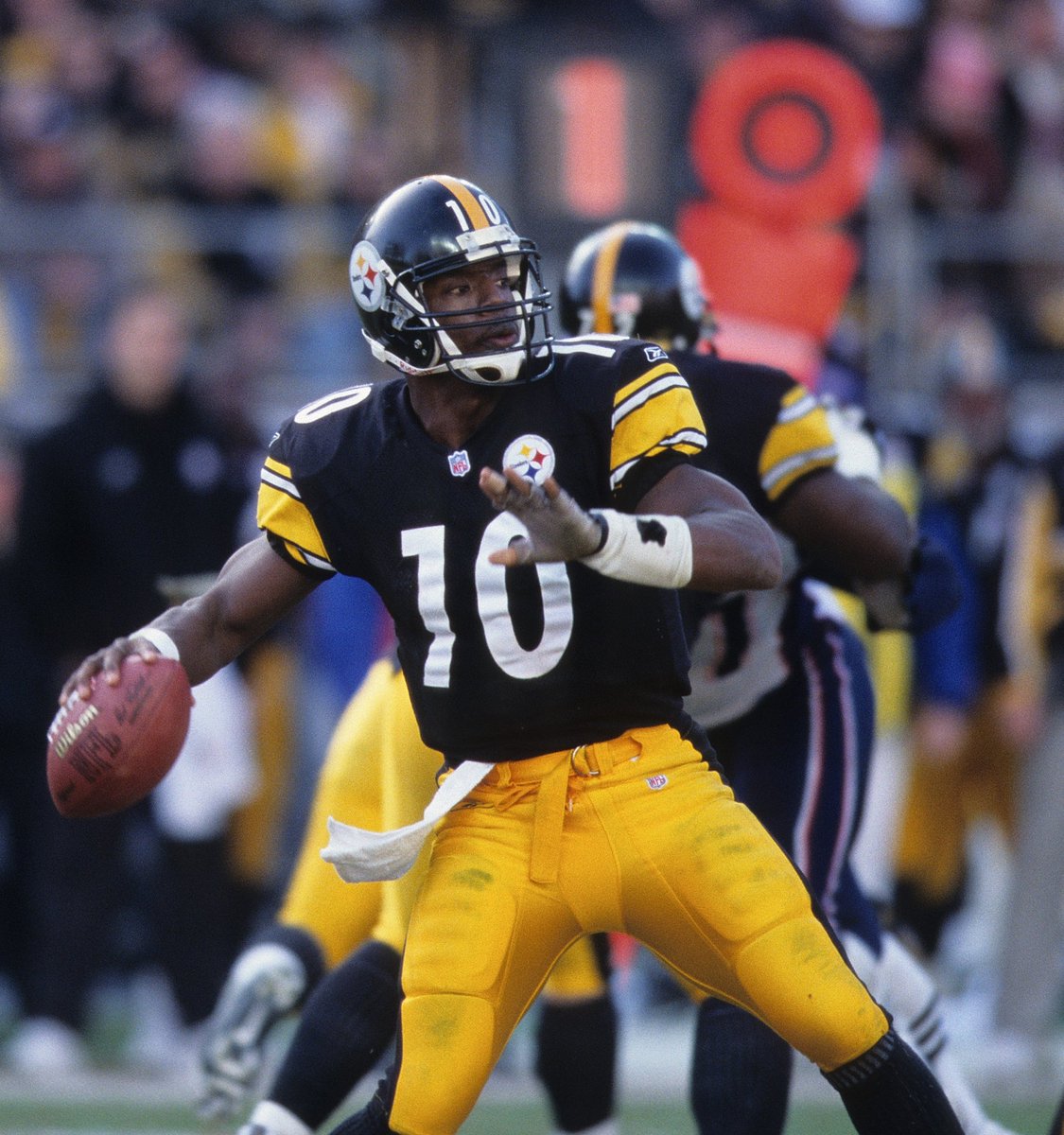 StatsSlash's tweet photo. First season starting in NFL:

('70) Bradshaw: 1,410 yards, 7 TDs total
('97) Stewart: 3,020 yards, 32 TDs total
('04) Roethlisberger: 2,621 yards, 18 TDs total

#SlashStats https://t.co/49ec2OxcBS
