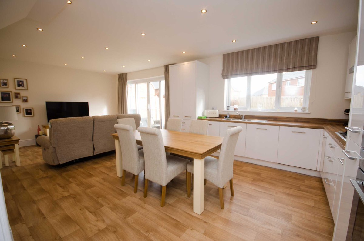 * PRESTIGIOUS DEVELOPMENT * CLOSE TO THE NEW HUNTINGTON COMMUNITY PRIMARY SCHOOL. An attractive four bedroom detached house forming part of the prestigious 'Regent's Grange' development by Redrow in Saighton. Saighton £415,000 #chestertweets