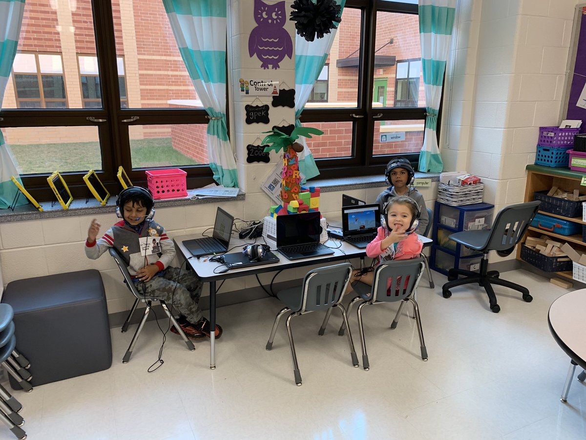 RaffoKinder's tweet photo. Our airport staff! :) @GoshenPostES #gogpgators https://t.co/qH8xHWiyiM