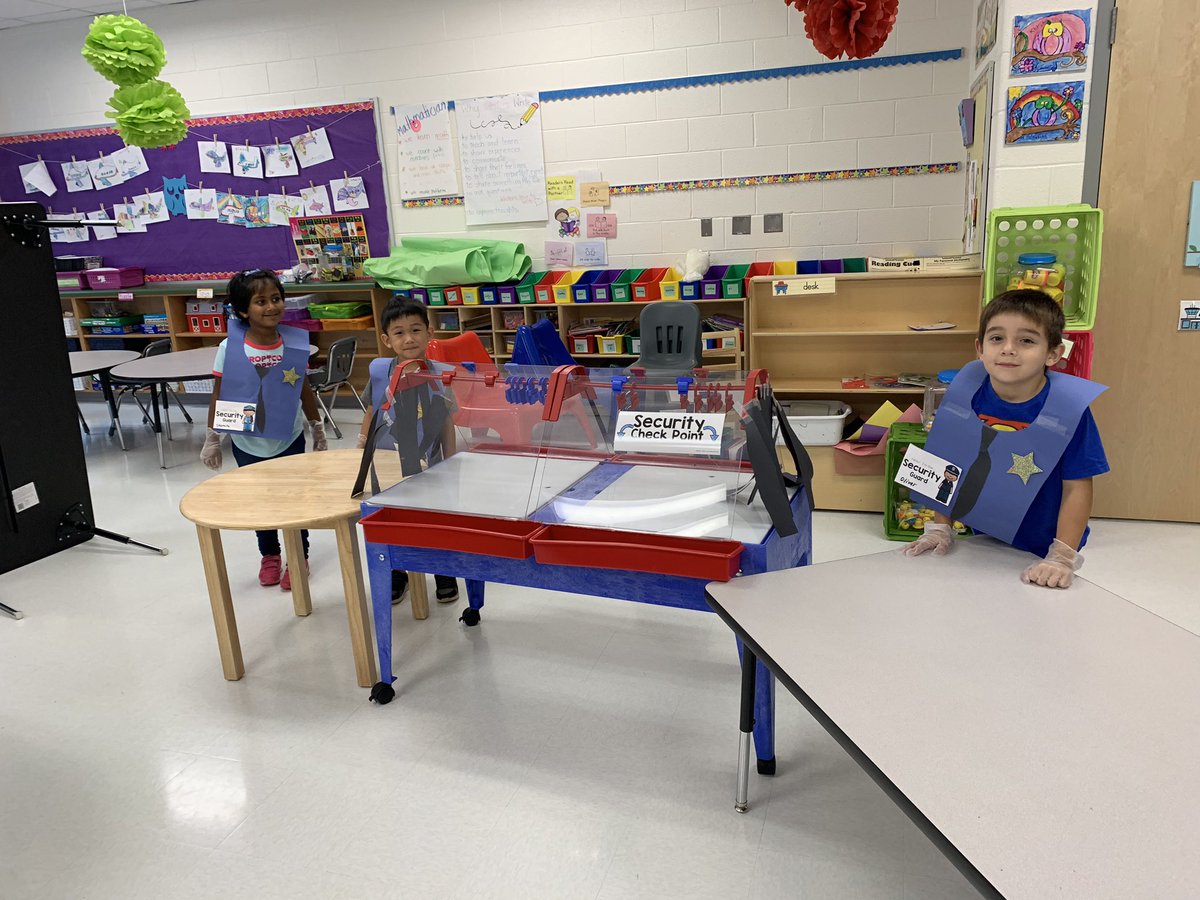 RaffoKinder's tweet photo. Our airport staff! :) @GoshenPostES #gogpgators https://t.co/qH8xHWiyiM
