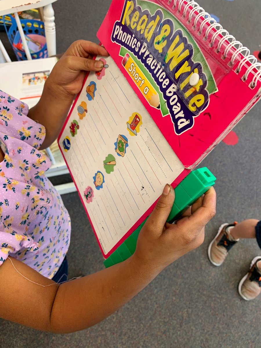 MBaileyCPS's tweet image. We did a little classroom rearranging during our longer and shorter hunt 📏