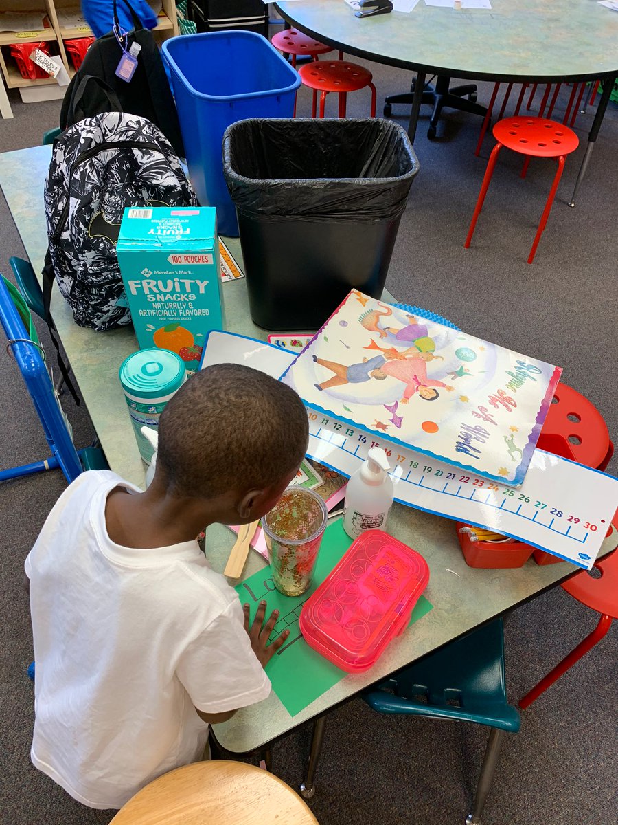 MBaileyCPS's tweet image. We did a little classroom rearranging during our longer and shorter hunt 📏