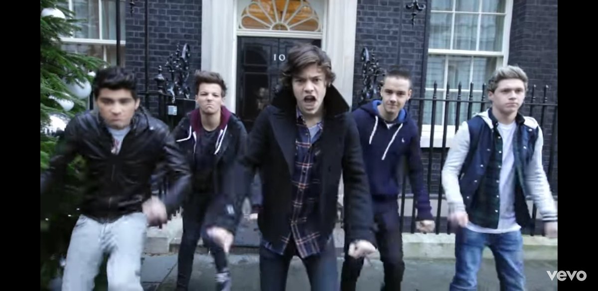 Dolcecerezo's tweet image. I don't know why I remembered 😭
#NiceToMeetYa  #NiallHoran  #Directionerforever #Comebackplease