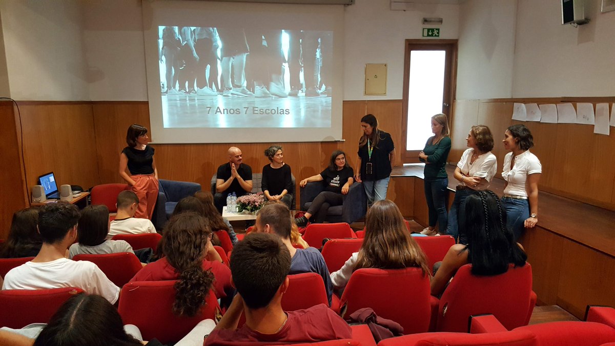 Na terça-feira, dia 1 de outubro, realizou-se a apresentação do novo ciclo do Sete Anos Sete Escolas, no âmbito do Programa Partis – Práticas Artísticas para a Inclusão Social, para o presente ano letivo, na Escola de Comércio do Porto.

Que iniciem os trabalhos 😄

#ECP #Partis