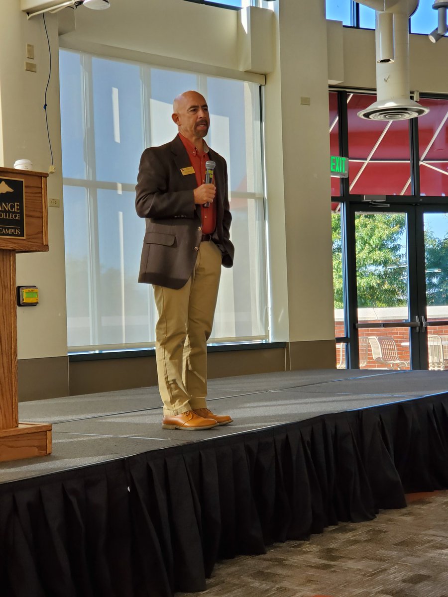 gmcknight8's tweet photo. @CCCSJoeGarcia speaking @frcc Student Leadership Conference https://t.co/U9BnWRfJgY