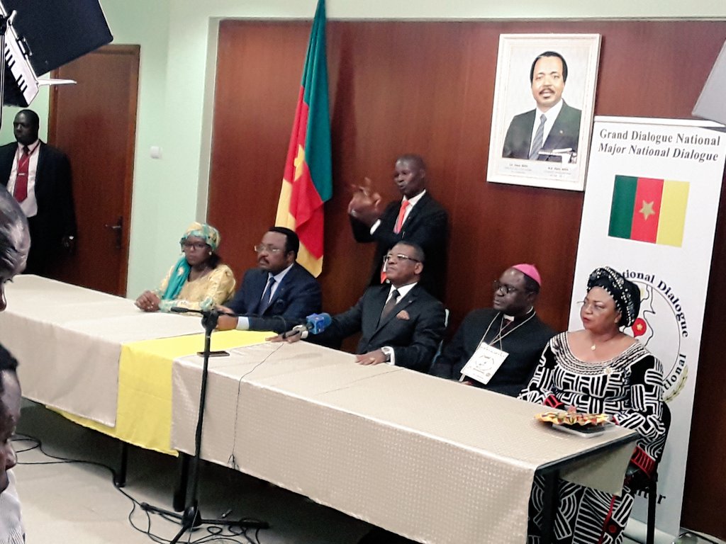 #CmrDialogue 
<a href="/CameroonPm237/">Cameroon PM Cameroun</a> DION NGUTE, Président de <a href="/CmrDialogue/">Major National Dialogue / Grand Dialogue National</a> répond aux questions des journalistes .
#DionNgute 
#Cameroun