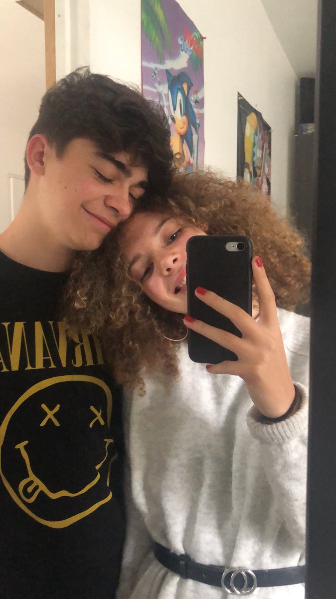sarHh_d's tweet photo. Bientôt 4 ans d’amour ❤️#BoyfriendsDay https://t.co/Ul19PuCflA
