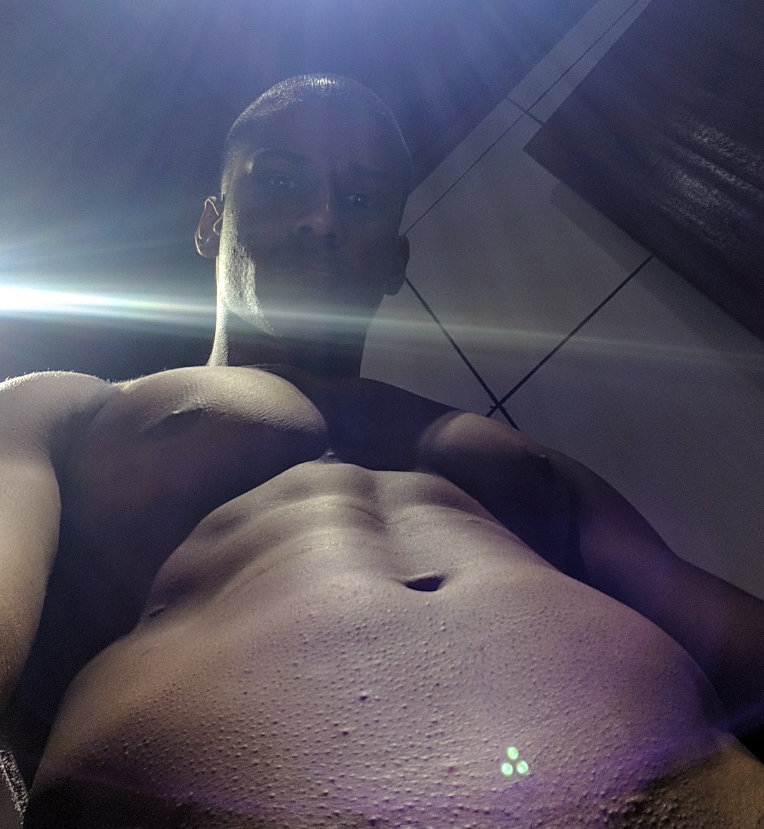 aDotadoRio's tweet image. Quem queria ta me olhando debaixo da um RT 😈