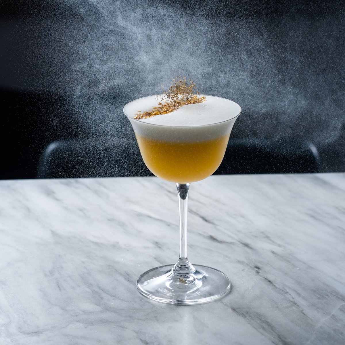 - Yolixpa sour - Licor Yolixpa de la sierra norte de Puebla, limón y bitter casero de epazote zorrillo. ¡Visita nuestra barra!