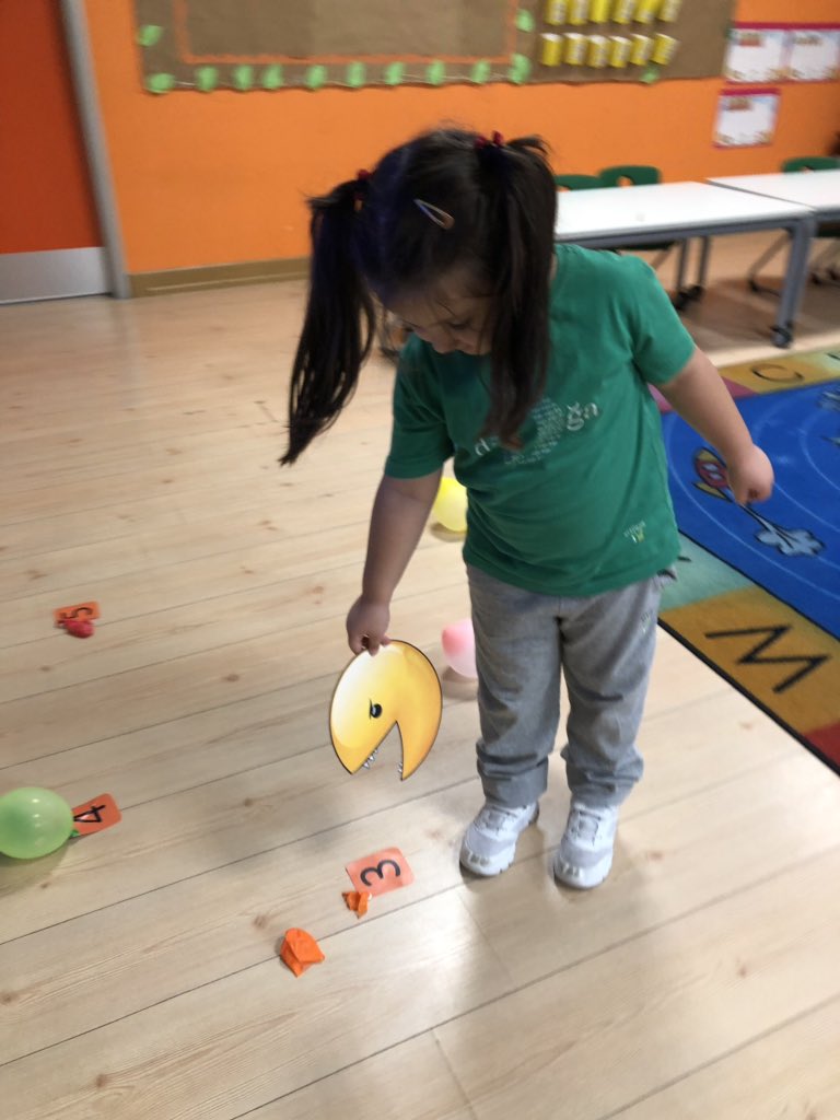 FLORYADOGAELT's tweet photo. Pac-Man fans😍 It was great to revise numbers with Pac-Man❤️ @FloryaDoga_ @TamerrAktas @KevsGunesMetin @DuyguYamanD https://t.co/jjdq9eqms2