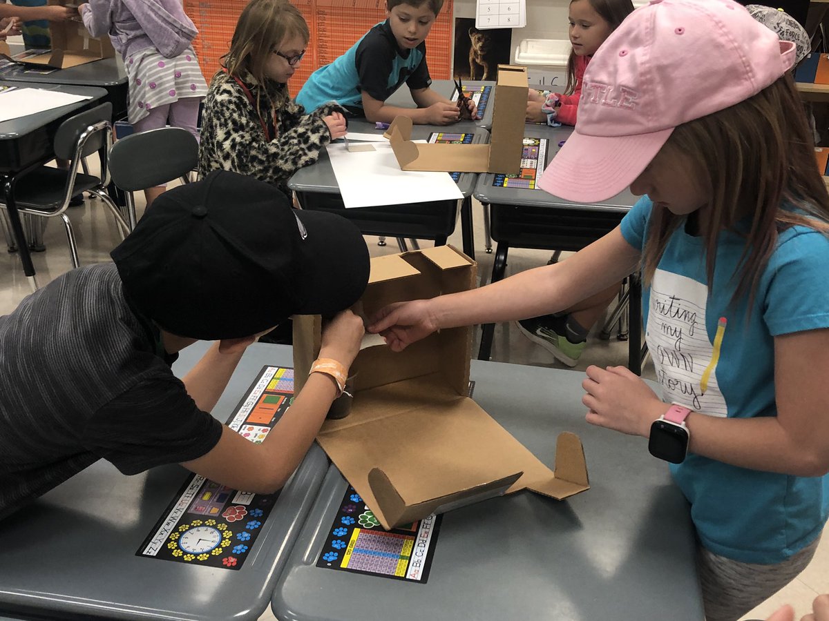 KiserClass's tweet image. One way to OBSERVE how plants CHANGE to meet their survival needs is to make them work for it! We designed mazes inside boxes to challenge our plants and force them to grow in new ways. Wonder if they will make it to the light? #WeAreMidview #ObservingChange #ScienceRocks