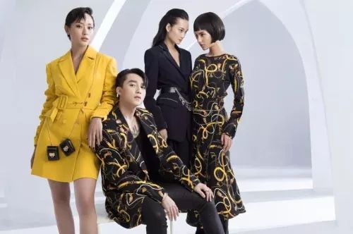 SonTungBR's tweet photo. [#Publicidade] @sontungmtp777 para a coleção "Step Out" da IVY moda.

#vpop #sontungmtp #IvyModa #FashionShow https://t.co/Y4XYZ0nC4E