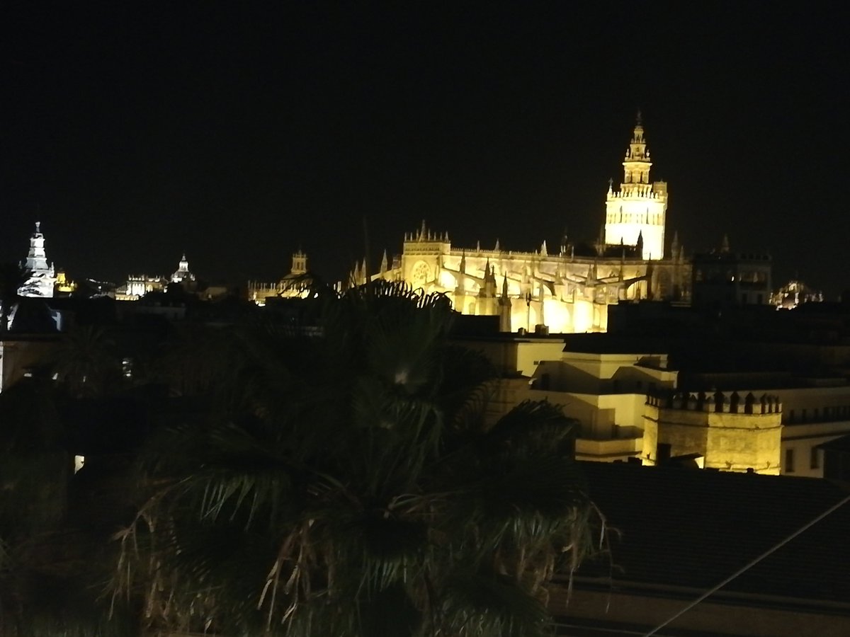 dansar2501's tweet photo. Entrada a nuestro maravilloso @archivo de Indias. https://t.co/2t1gmRjGBu