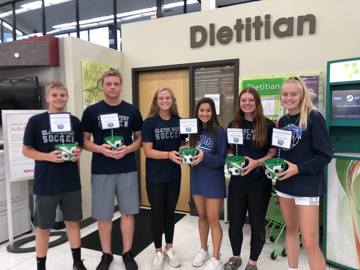 MattTrumpp's tweet photo. OW players will be at Hyvee again Sunday 10/6 to bag your groceries! Come on out and support our program!! https://t.co/xgAA5A0e9X