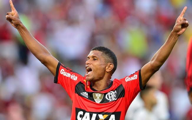 diariochape's tweet photo. Fiquei sabendo que o Flamengo é o time que mais sofreu a lei do ex no campeonato. 

Levanta a mão quem quer cometer o crime no domingo! 😋 https://t.co/Revo2hll9D